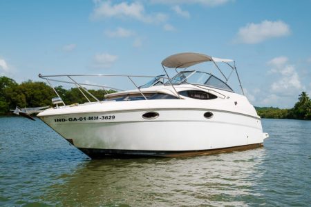 Luxury Private Yacht (1–6 Person) – Goa