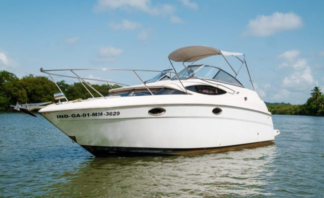 Luxury Private Yacht (1–6 Person) – Goa