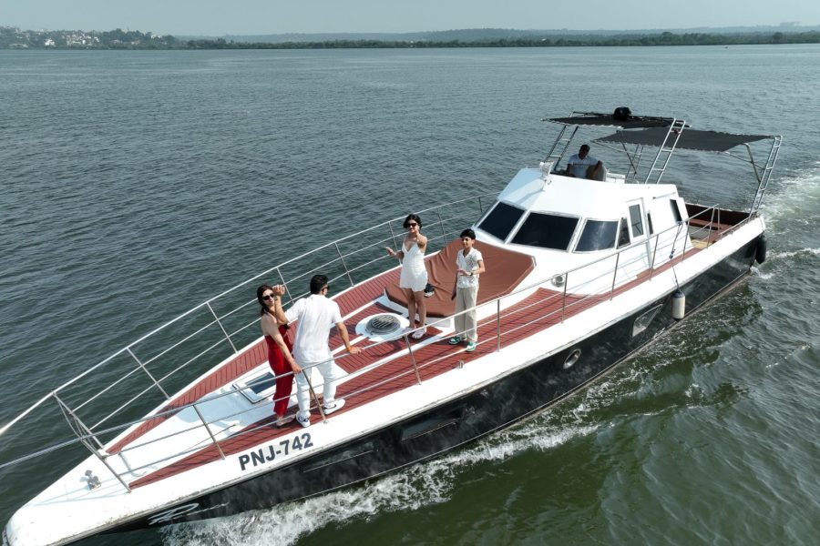 Luxury Private Yacht (6–15 Person) – Goa
