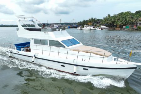 Luxury Private Yacht (15–20 Person) – Goa